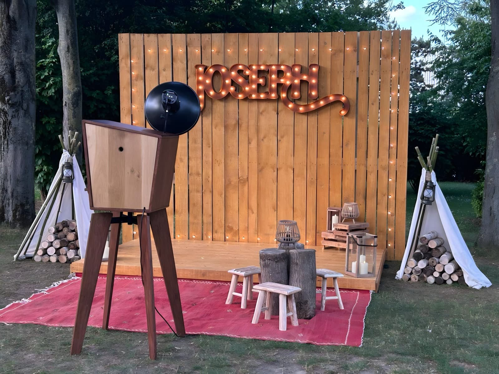 Mobilier et néons